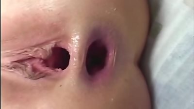 She displays him her tits, her ass, then he takes her vulva and it gets highly molten - and everything in her intestine too ... then she loads something in the face, because she doesn't want to get preggo ...