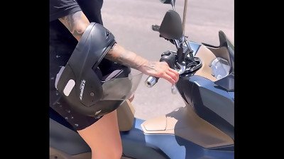 Uber motorcycle Sapato is touched and caressed by busts influencer leaked video!